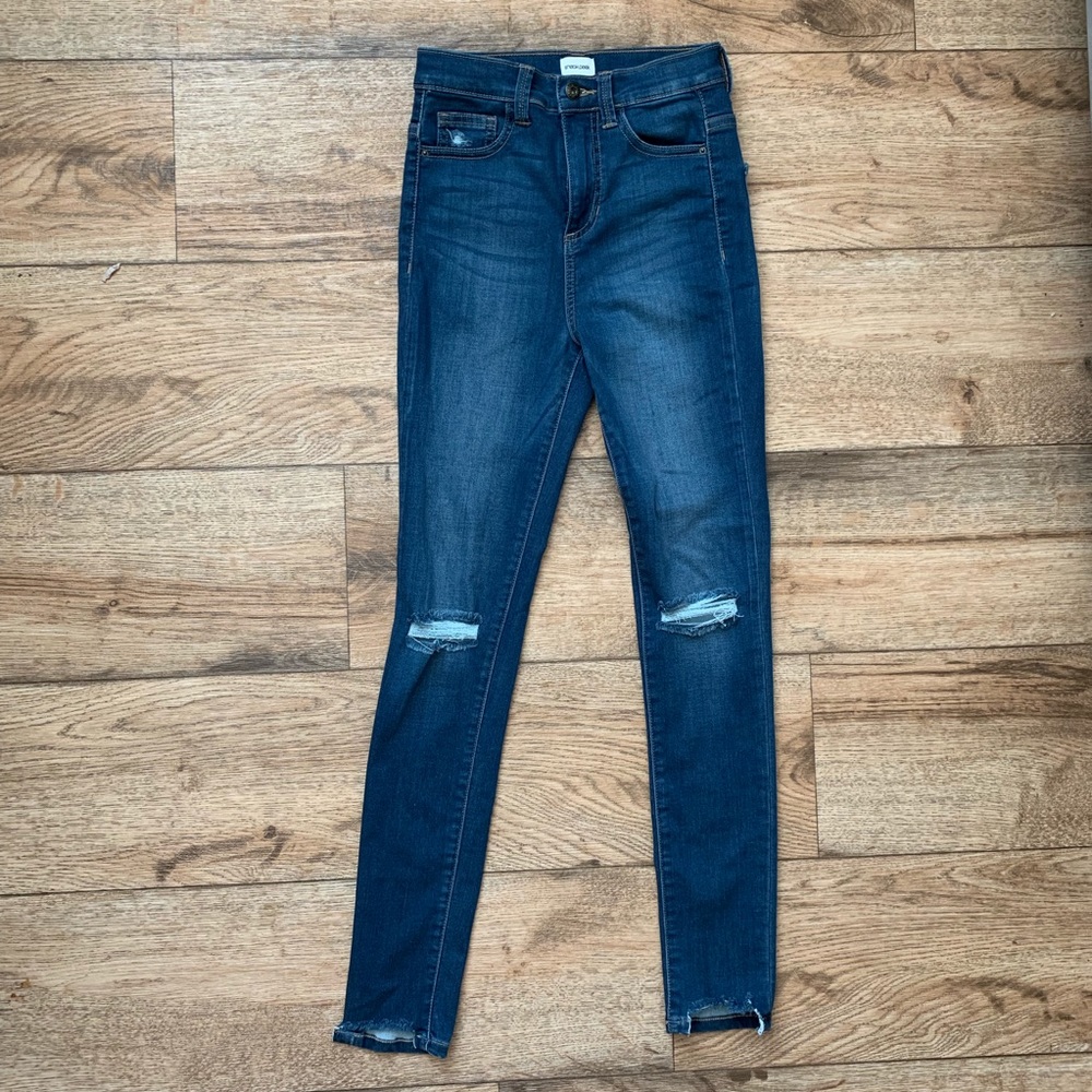 Carly Jean Los Angeles Keller Jeans